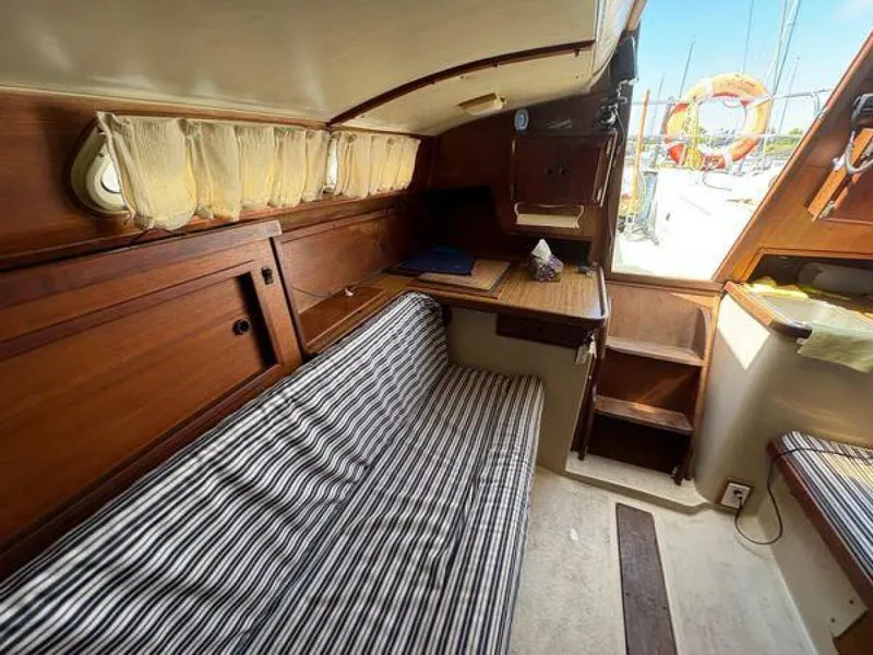 Slide: The Image of Newport 27 1981 - 5336756