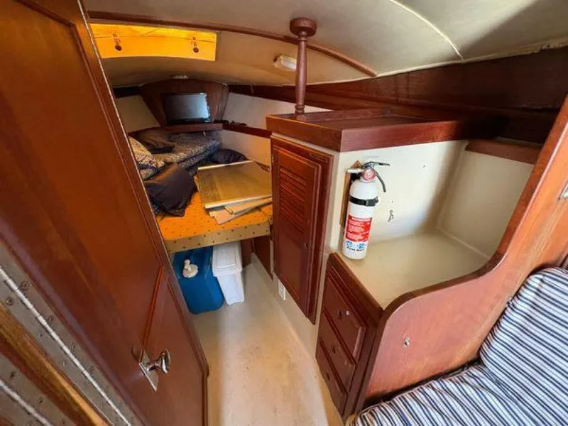 Slide: The Image of Newport 27 1981 - 5336752