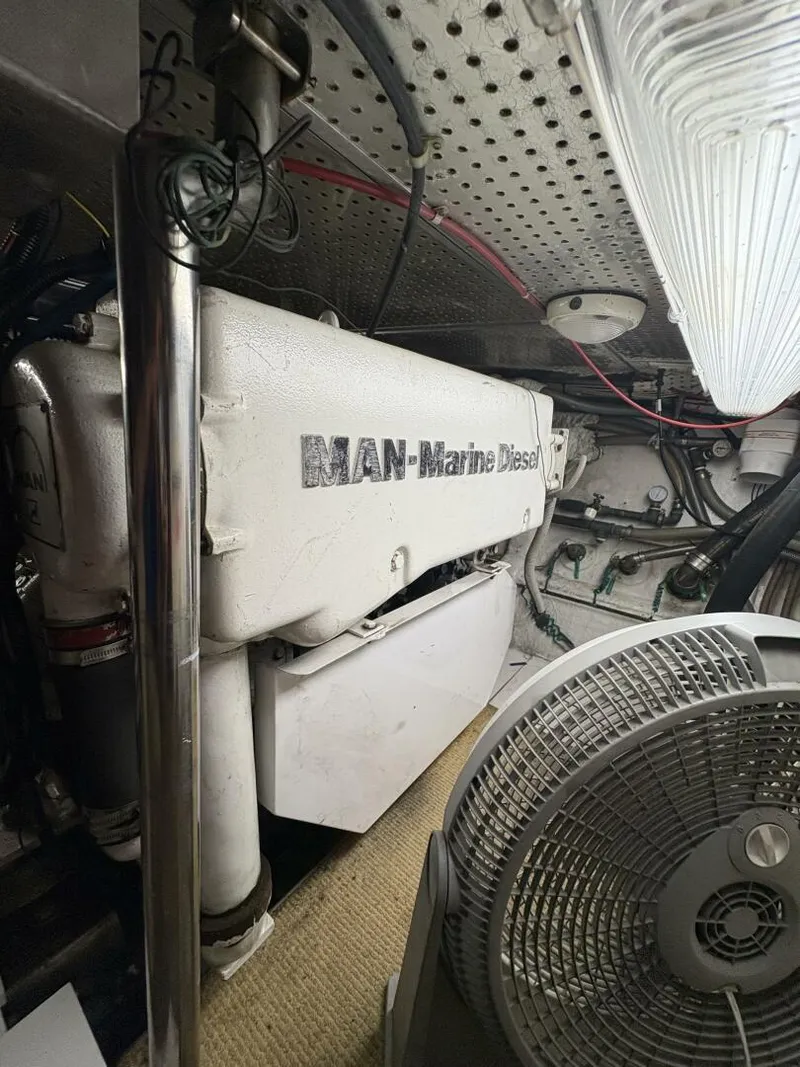 Slide: The Image of President 58 Motor Yacht 1996 - 5338475