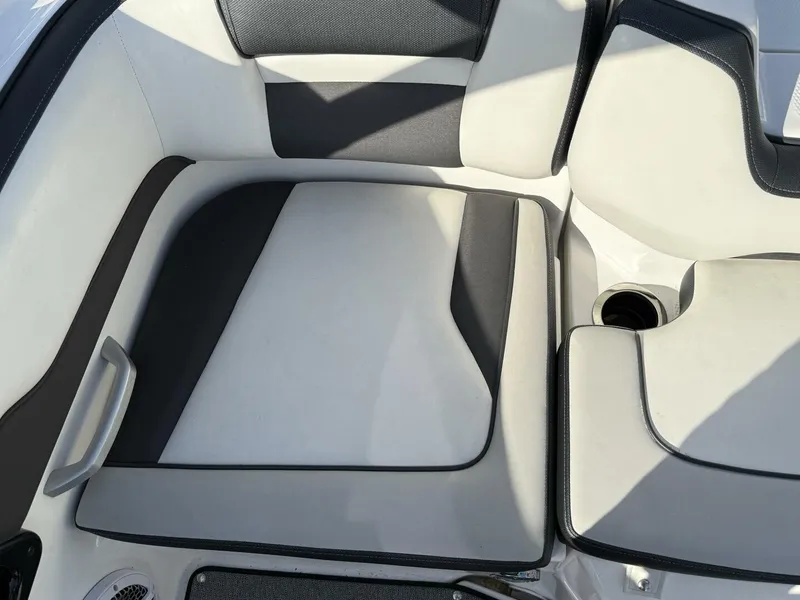 Slide: The Image of Yamaha AR 195 2019 - 5339150