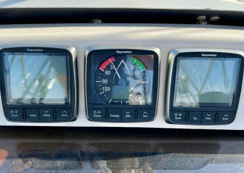 Slide: The Image of Hunter Passage 42 1998 - 5339906