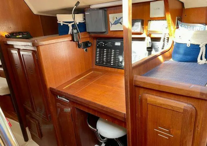 Slide: The Image of Hunter Passage 42 1998 - 5339924