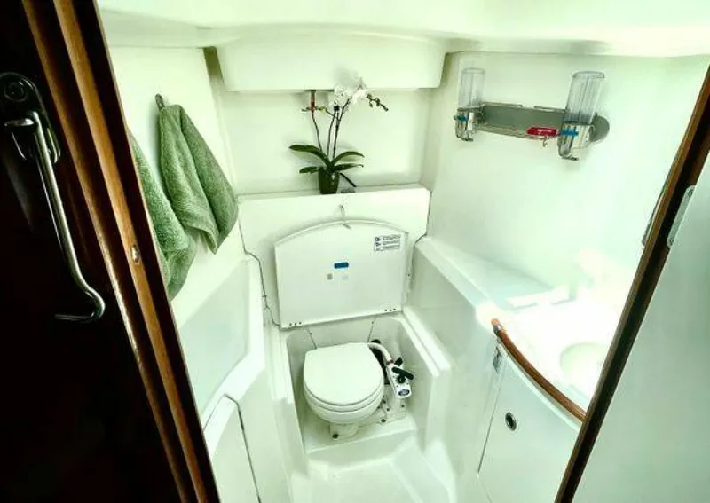 Slide: The Image of Beneteau 411 2001 - 5340042