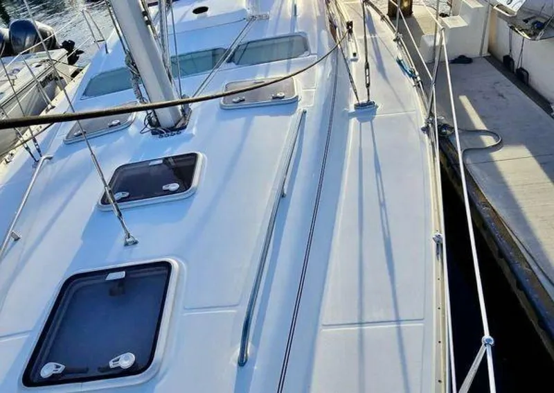 Slide: The Image of Beneteau 393 2006 - 5340055