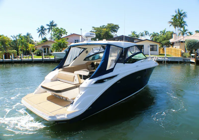 Slide: The Image of Sea Ray 320 Sundancer 2021 - 5340354