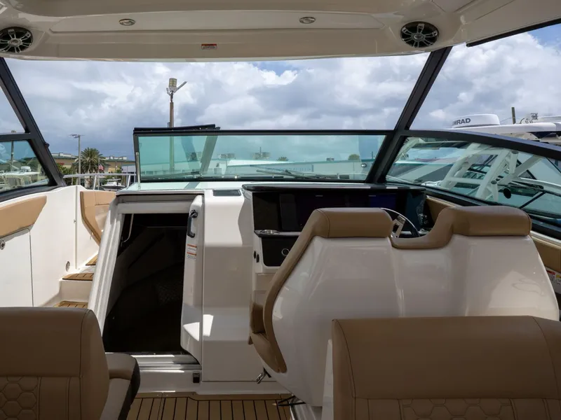 Slide: The Image of Sea Ray 320 Sundancer 2021 - 5340363