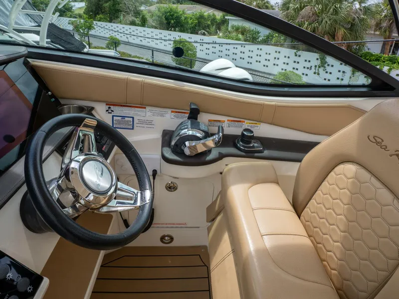 Slide: The Image of Sea Ray 320 Sundancer 2021 - 5340365