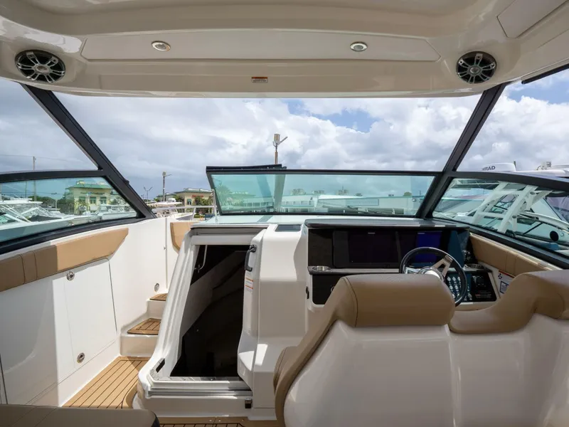 Slide: The Image of Sea Ray 320 Sundancer 2021 - 5340366