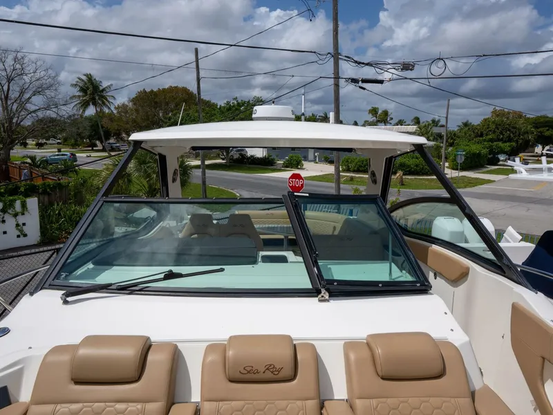 Slide: The Image of Sea Ray 320 Sundancer 2021 - 5340368