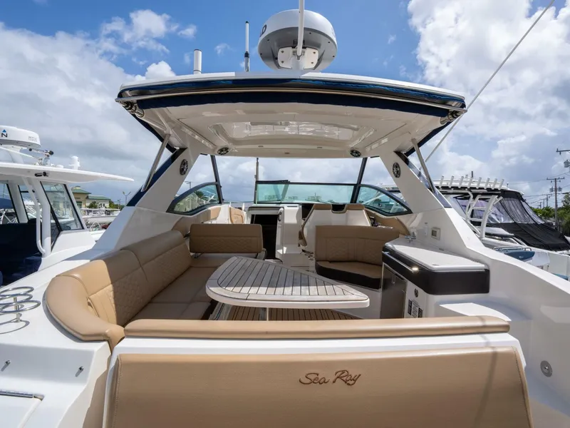 Slide: The Image of Sea Ray 320 Sundancer 2021 - 5340375