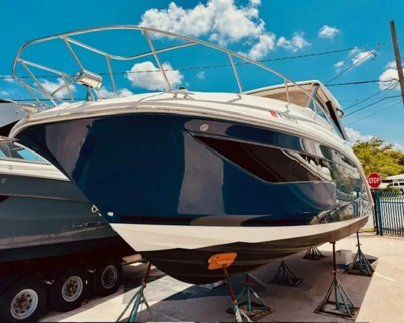 Slide: The Image of Sea Ray 320 Sundancer 2021 - 5340377