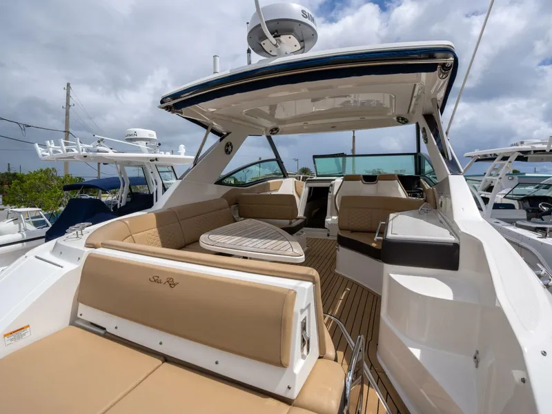Slide: The Image of Sea Ray 320 Sundancer 2021 - 5340379