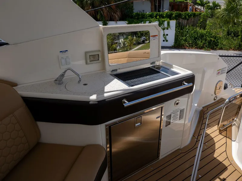 Slide: The Image of Sea Ray 320 Sundancer 2021 - 5340358