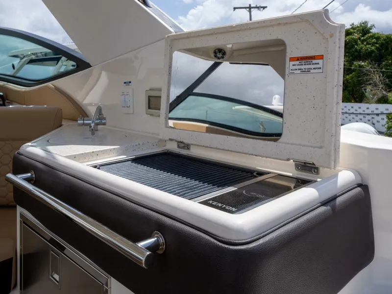 Slide: The Image of Sea Ray 320 Sundancer 2021 - 5340359