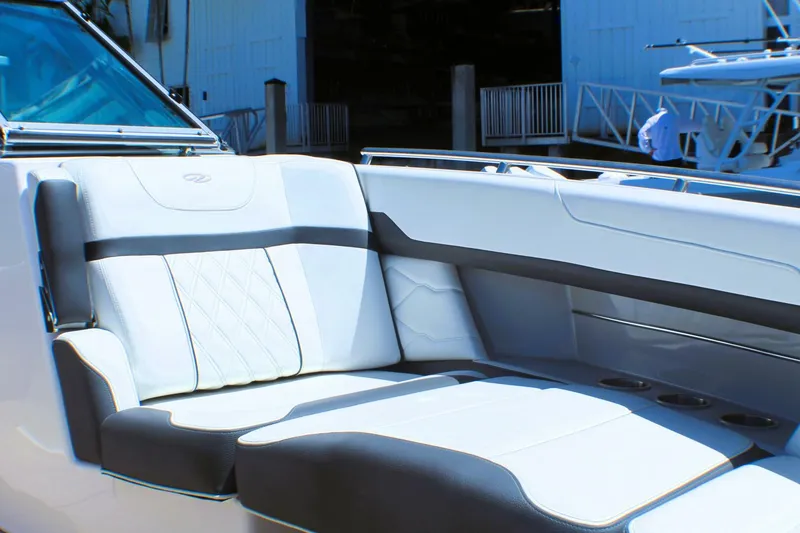 Slide: The Image of Regal 33 2022 - 5340400