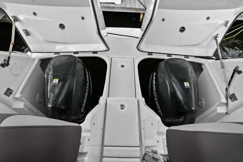 Slide: The Image of 2014 Sea Ray 370 Venture (Lil Sea Sass)-Motors - 5343571