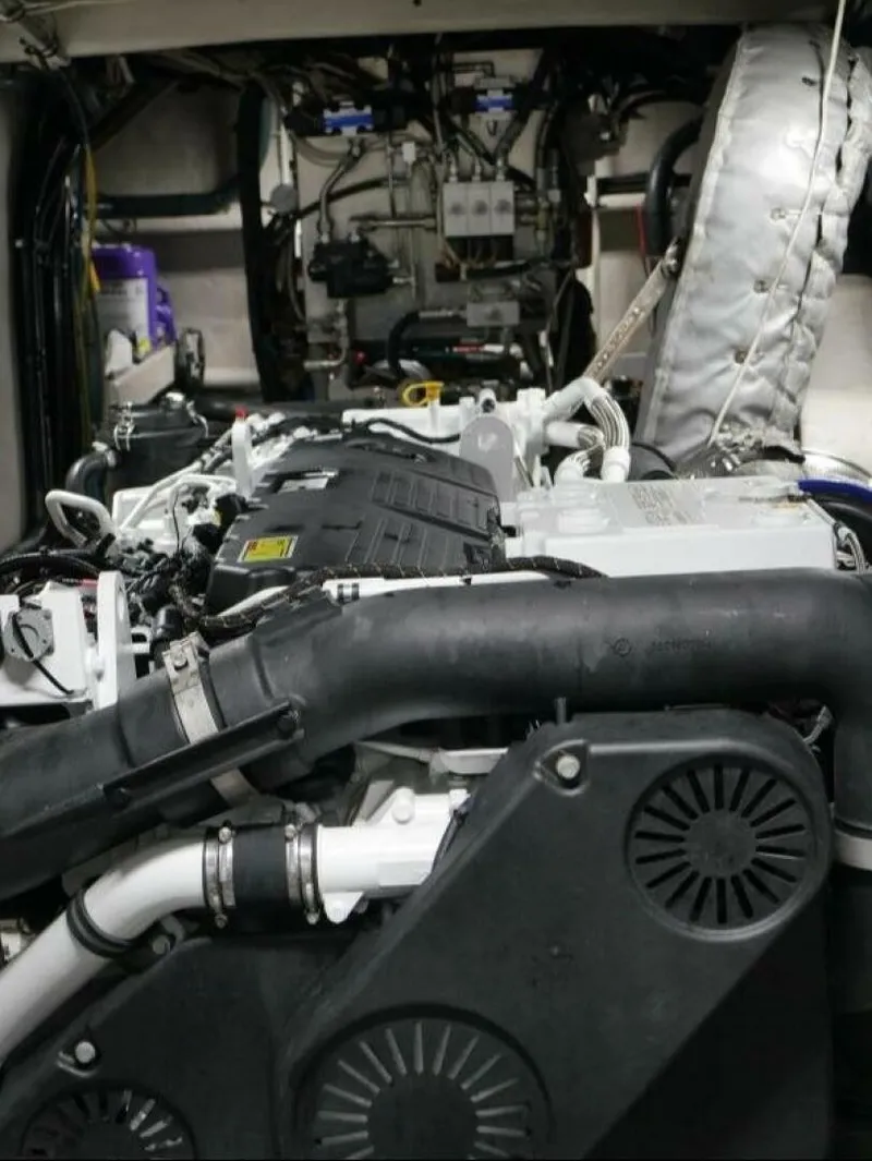 Slide: The Image of Custom Freestyle Marine 32 2022 - 7510213
