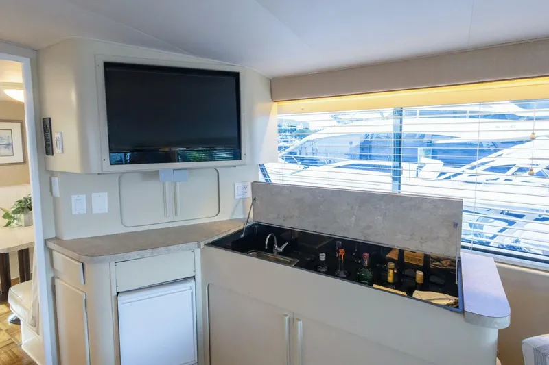 Slide: The Image of Hatteras 70 Cockpit Motor Yacht 1987 - 5686888