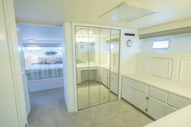 Slide: The Image of Hatteras 70 Cockpit Motor Yacht 1987 - 5686859