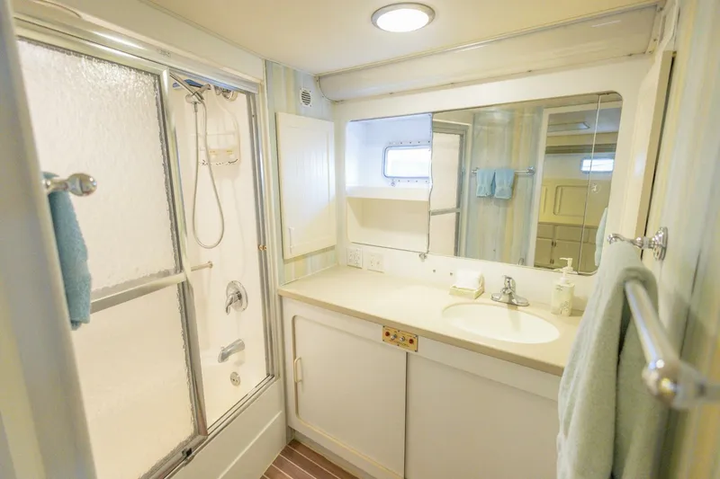Slide: The Image of Hatteras 70 Cockpit Motor Yacht 1987 - 5686899