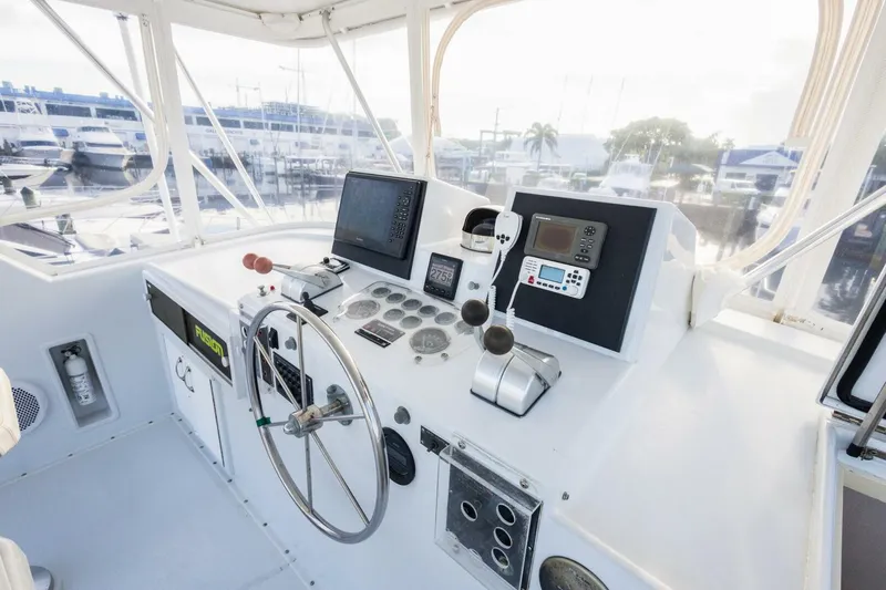 Slide: The Image of Hatteras 70 Cockpit Motor Yacht 1987 - 5686908