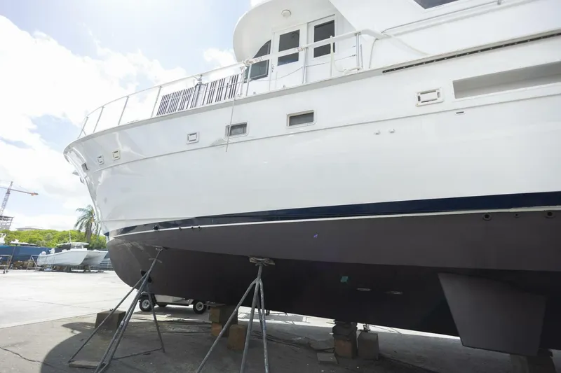 Slide: The Image of Hatteras 70 Cockpit Motor Yacht 1987 - 5743759