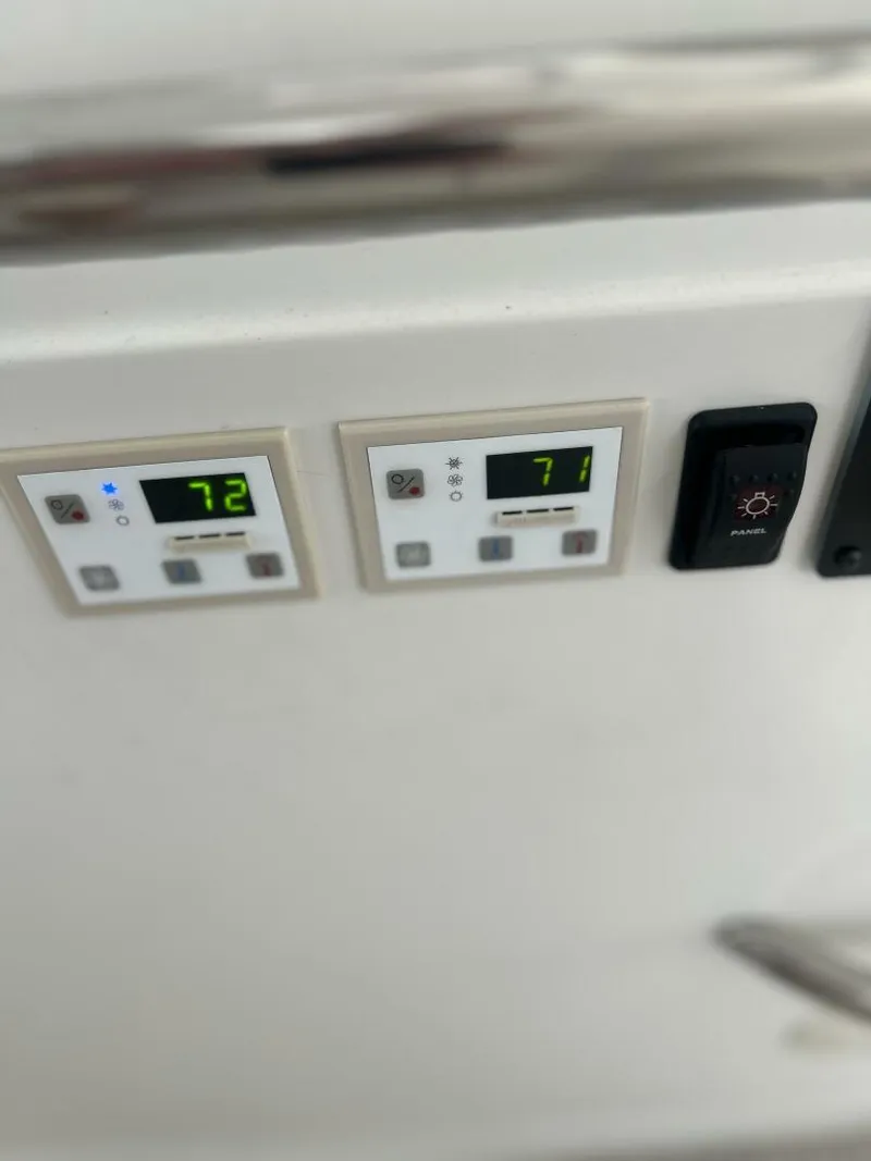 Slide: The Image of Carver Yachts 466 Motor Yacht 2003 - 5523765