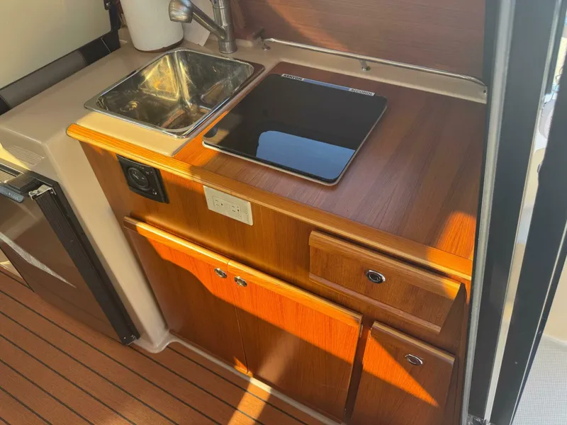 Slide: The Image of Ranger Tug R-23 2019 - 5344987