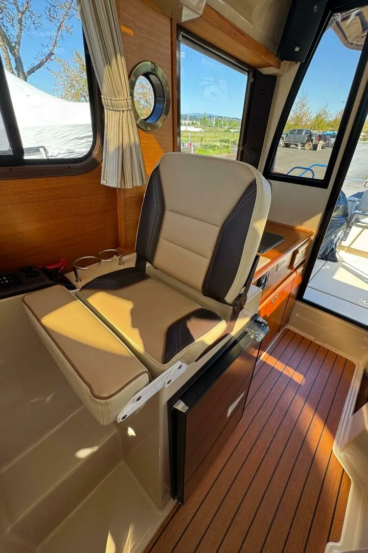 Slide: The Image of Ranger Tug R-23 2019 - 5344994