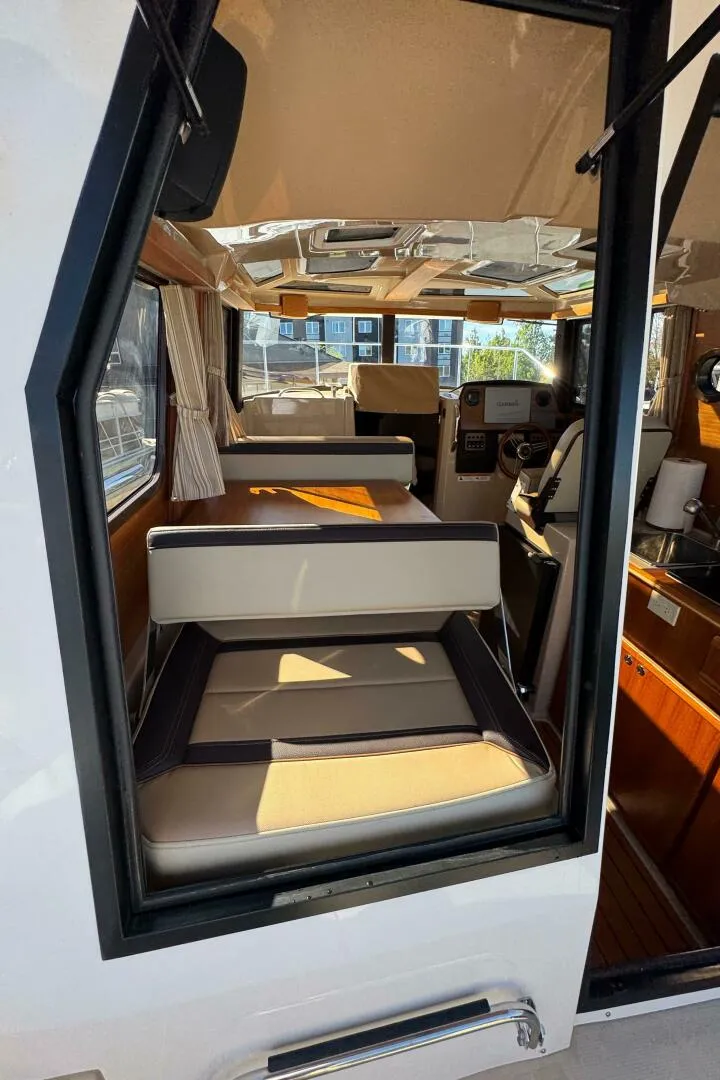 Slide: The Image of Ranger Tug R-23 2019 - 5345000