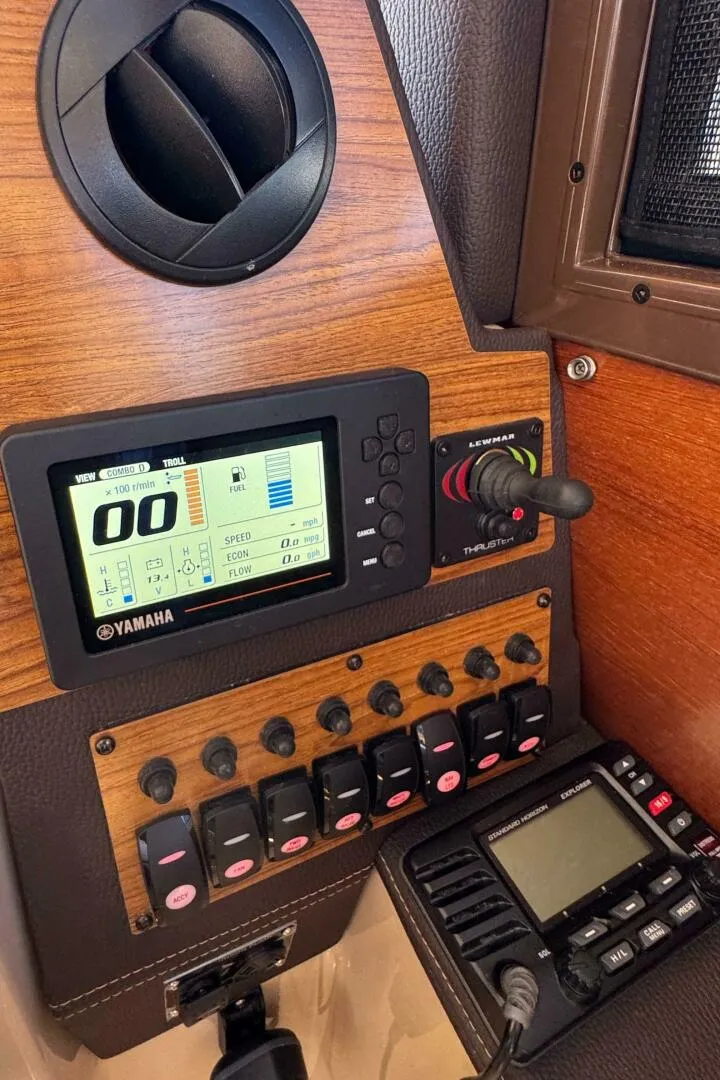 Slide: The Image of Ranger Tug R-23 2019 - 5345007