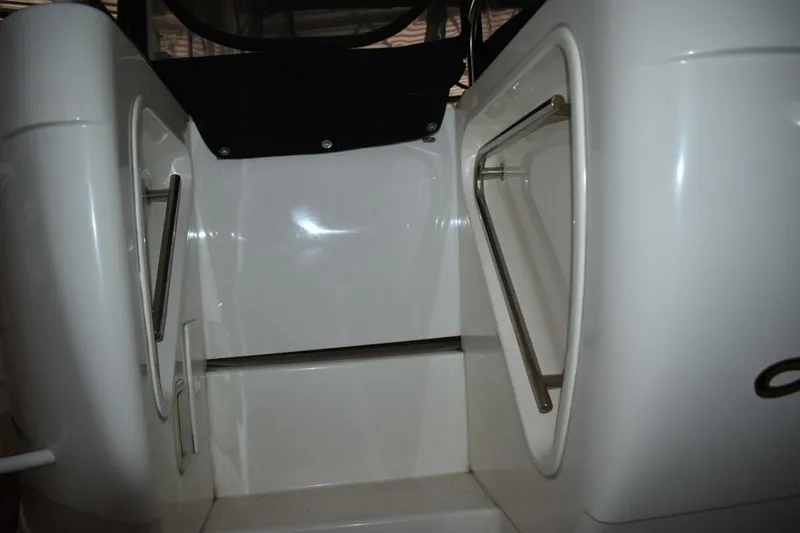 Slide: The Image of Cruisers 4450 Express Motor Yacht 2000 - 5345051