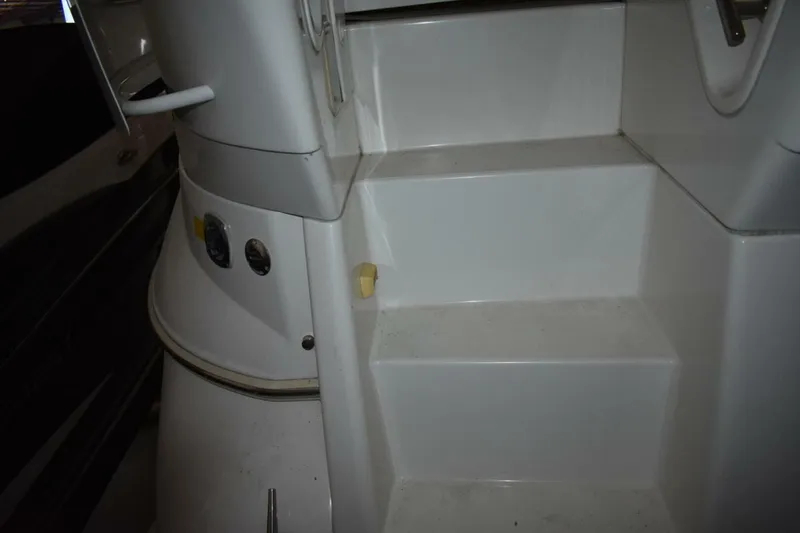 Slide: The Image of Cruisers 4450 Express Motor Yacht 2000 - 5345094