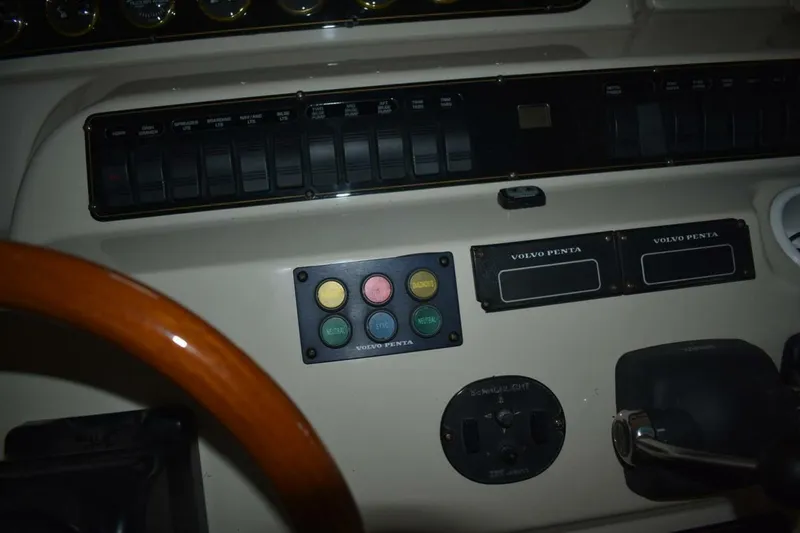 Slide: The Image of Cruisers 4450 Express Motor Yacht 2000 - 5345118