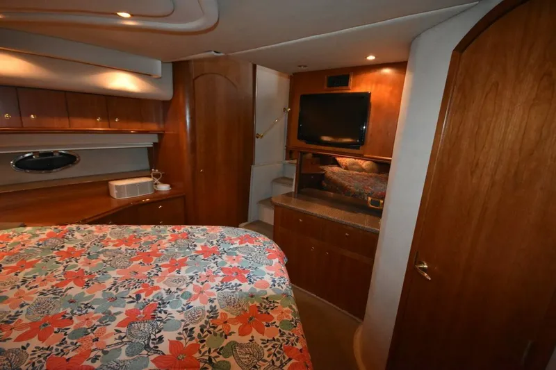 Slide: The Image of Cruisers 4450 Express Motor Yacht 2000 - 5345131