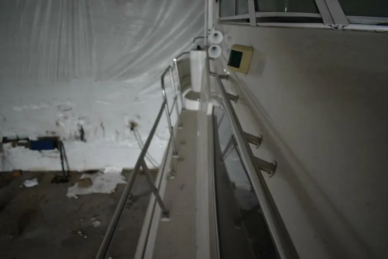 Slide: The Image of Cruisers 4450 Express Motor Yacht 2000 - 5345171