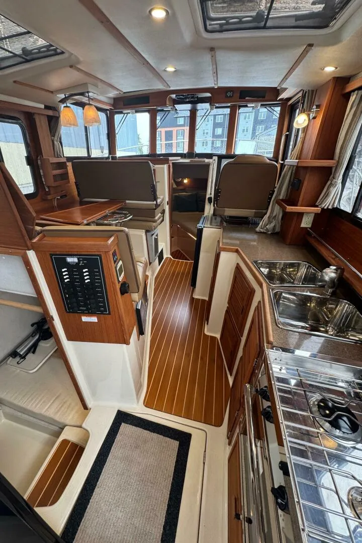 Slide: The Image of Ranger Tug R-31CB 2021 - 5346736