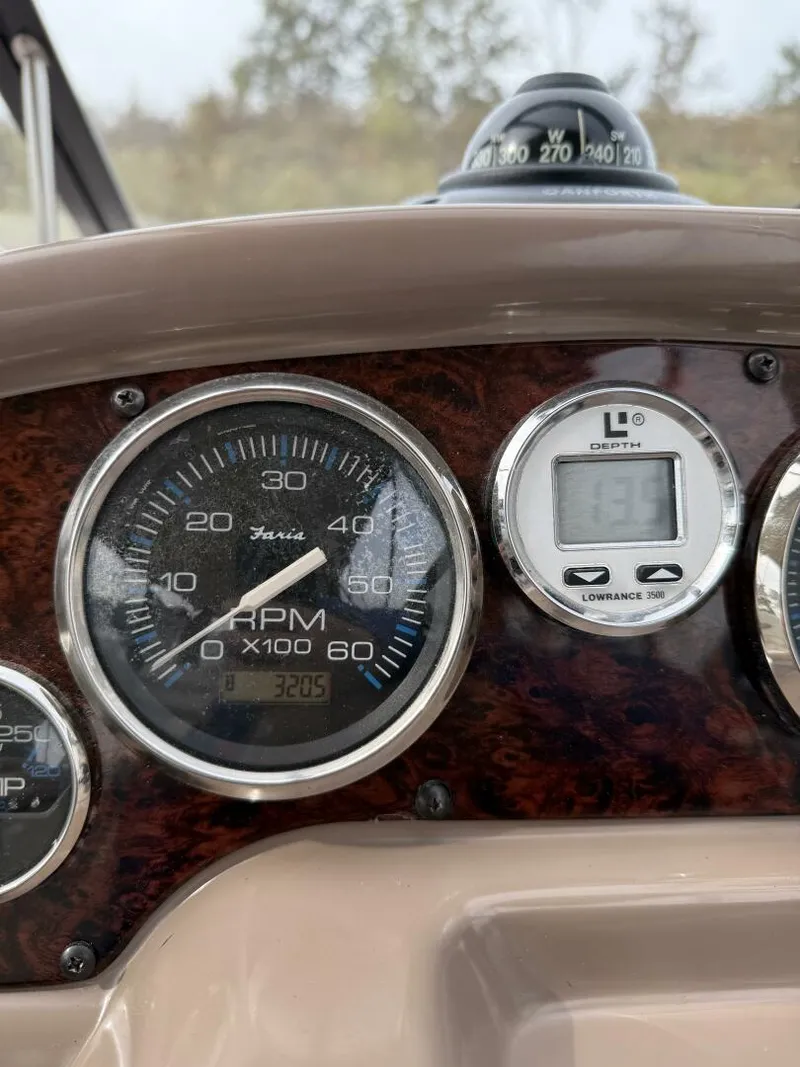 Slide: The Image of Bayliner 3055 Ciera Sunbridge DX/LX 2000 - 5904502