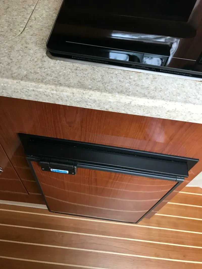 Slide: The Image of Regal 2565 Express Cruiser 2008 - 5346953