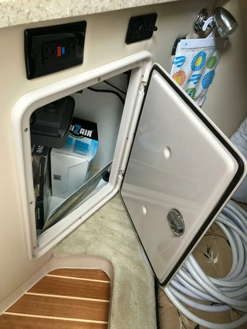 Slide: The Image of Regal 2565 Express Cruiser 2008 - 5346954