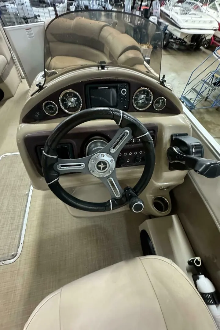 Slide: The Image of Berkshire Pontoon 2020 - 5346981