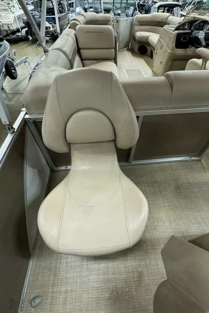 Slide: The Image of Berkshire Pontoon 2020 - 5346982