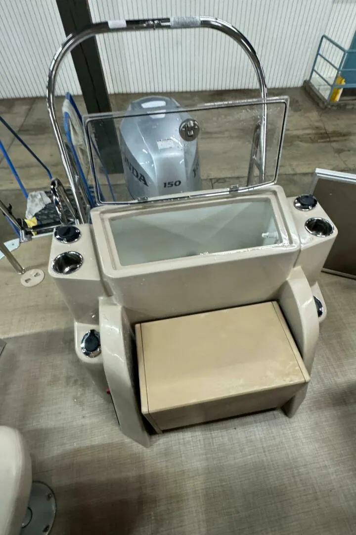 Slide: The Image of Berkshire Pontoon 2020 - 5346983