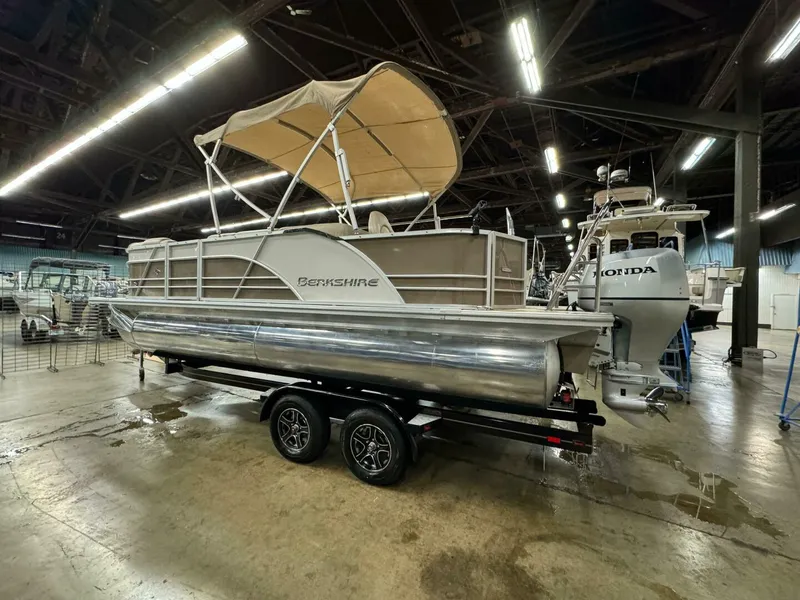 Slide: The Image of Berkshire Pontoon 2020 - 5346971