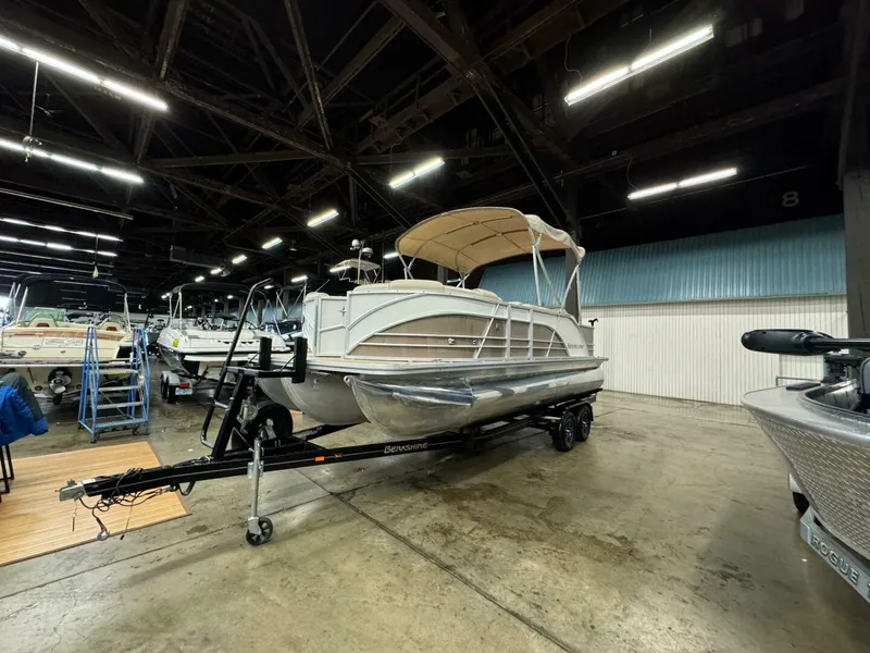 Slide: The Image of Berkshire Pontoon 2020 - 5346972