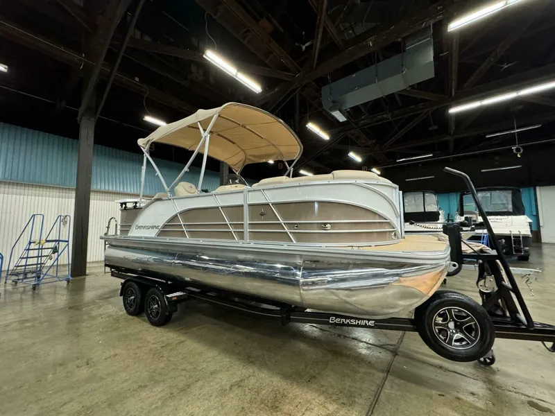 Slide: The Image of Berkshire Pontoon 2020 - 5346974