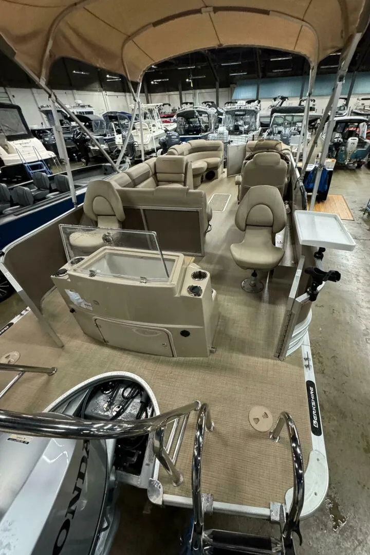 Slide: The Image of Berkshire Pontoon 2020 - 5346975