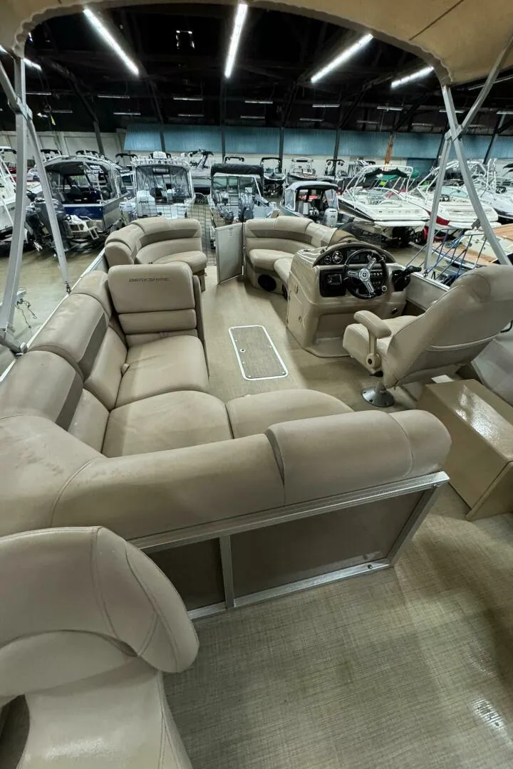 Slide: The Image of Berkshire Pontoon 2020 - 5346977