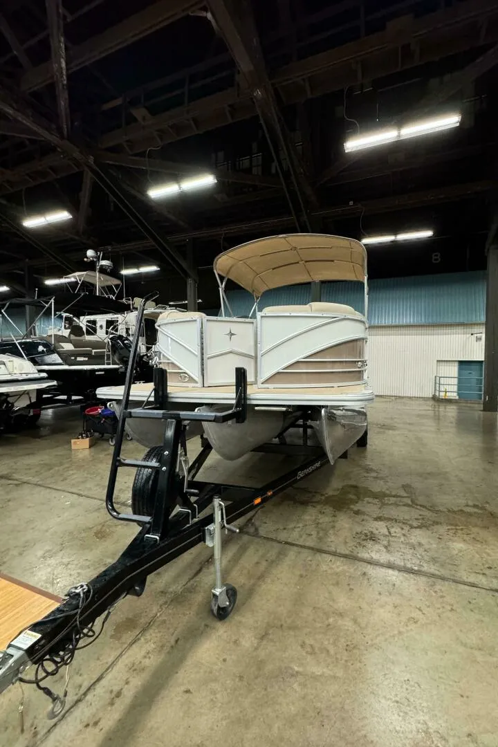 Slide: The Image of Berkshire Pontoon 2020 - 5346979