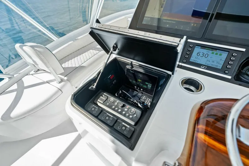 Slide: The Image of 2023 Viking 64 Convertible- SIN PELO- Helm - 5894066